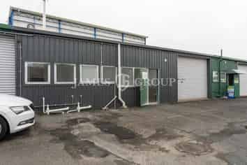 High-Profile Takanini Trade Unit