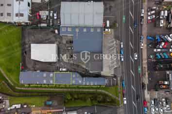 High-Profile Takanini Trade Unit