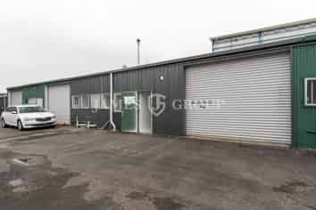 High-Profile Takanini Trade Unit