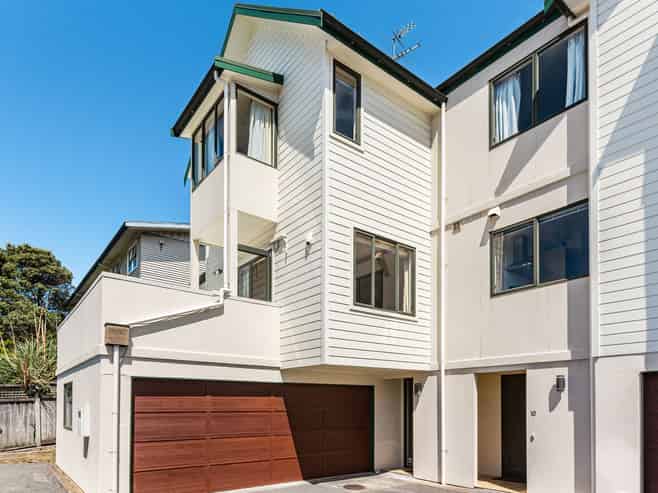 12 Hall Avenue, Newtown