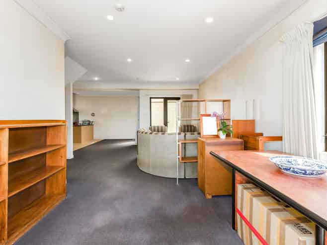 12 Hall Avenue, Newtown