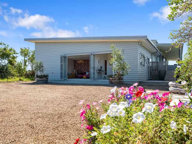 99 Cowes Bay Road, Waiheke Island