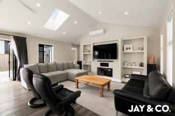 2 Munro Oak Lane, Clevedon