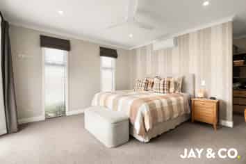 2 Munro Oak Lane, Clevedon