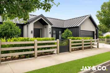 2 Munro Oak Lane, Clevedon