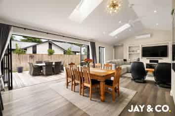 2 Munro Oak Lane, Clevedon