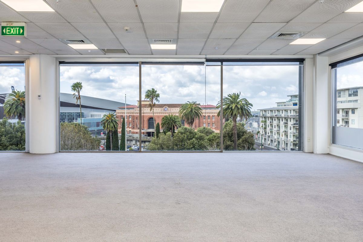 Prime Full-Floor Space with Limitless Opportunity - Widok 6