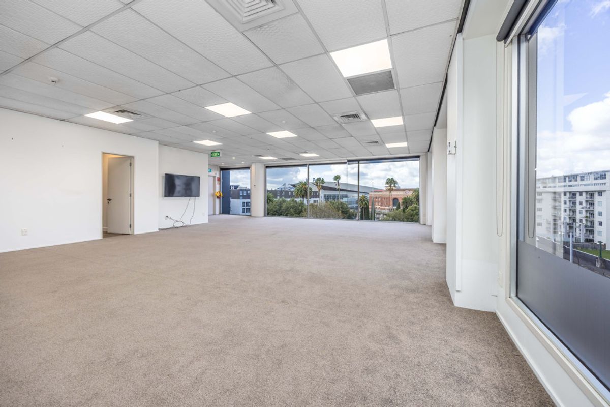 Prime Full-Floor Space with Limitless Opportunity - Widok 5