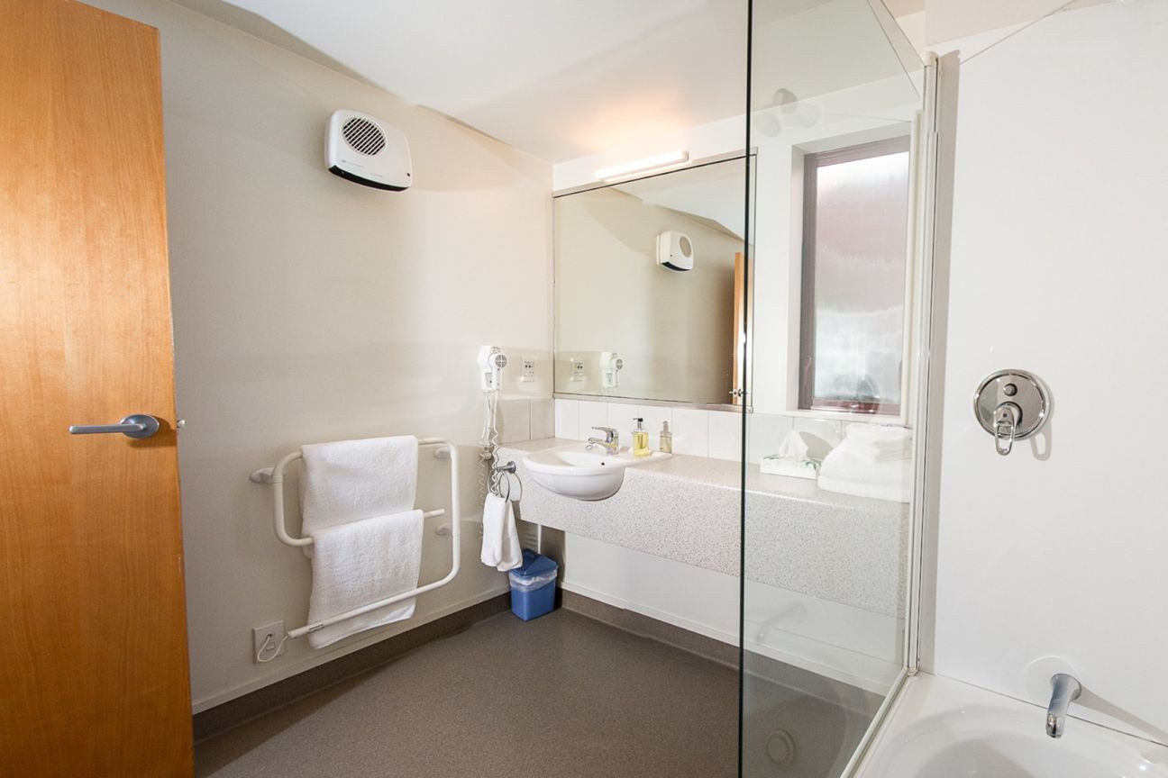 High Profile - 25 Unit Motel - $400K+ 4yr Avg. NP - Visning 5