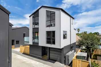 30B Tomintoul Place, Highland Park