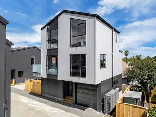 30B Tomintoul Place, Highland Park