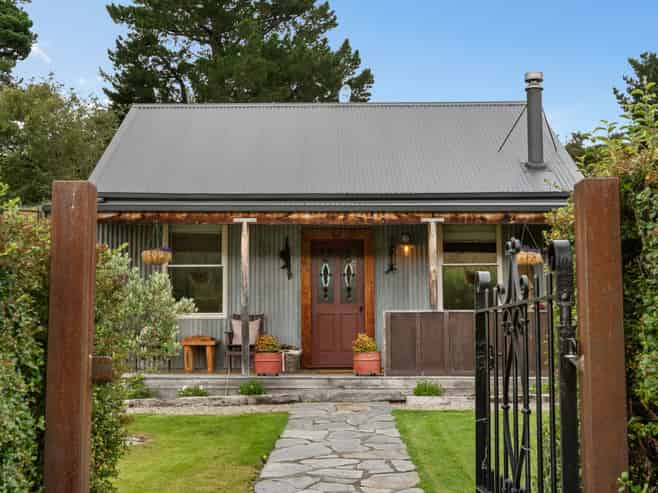 113 Cambrian Road, Cambrians