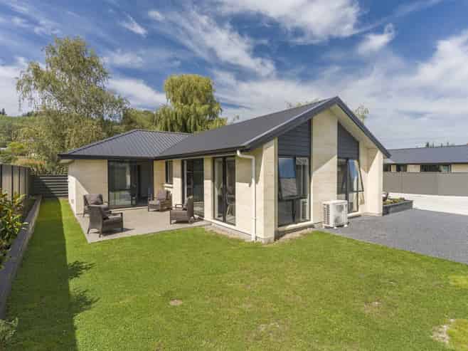 8C Wingatui Road, Mosgiel