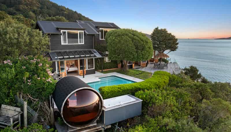 1 Rangiuru Road, Mahina Bay, Eastbourne