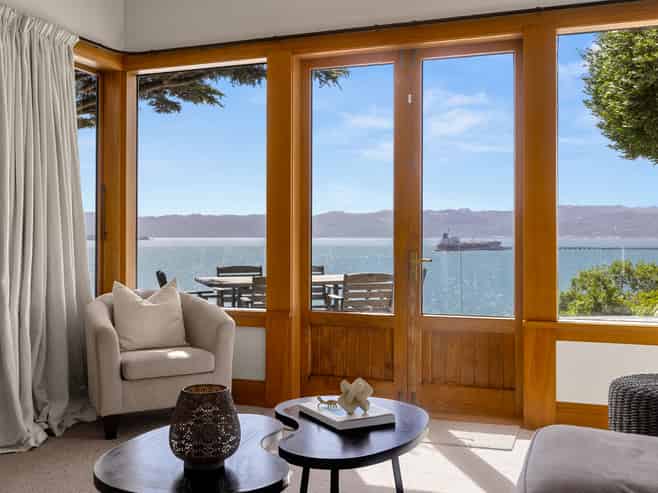 1 Rangiuru Road, Mahina Bay, Eastbourne