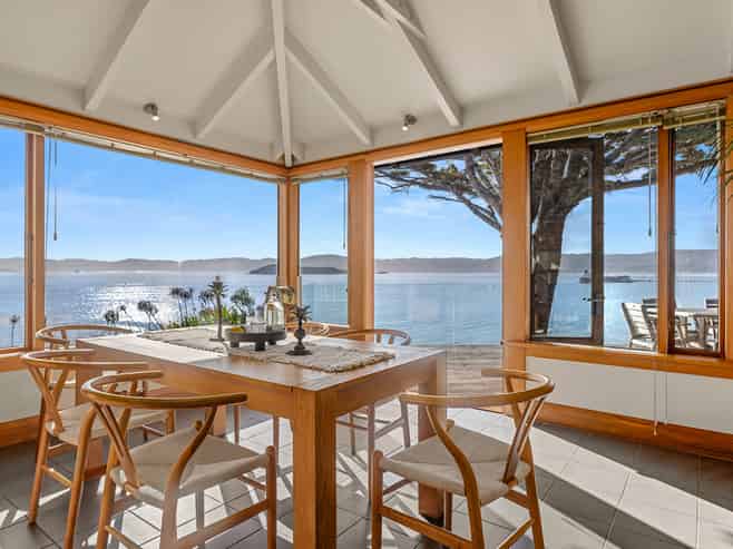 1 Rangiuru Road, Mahina Bay, Eastbourne