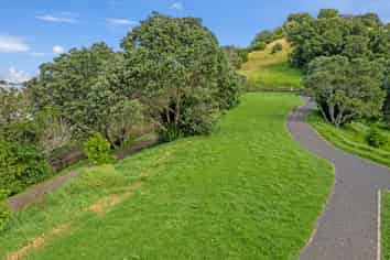 17/21 Hunters Park Drive, Three Kings