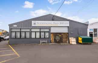 Spacious Wairau Industrial 424sqm