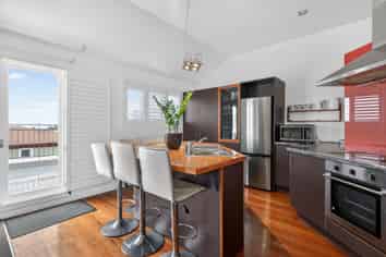 2/38 Bay Street, Petone