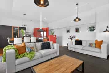 2/38 Bay Street, Petone