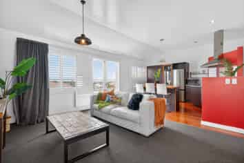 2/38 Bay Street, Petone