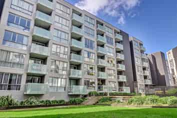 407/3 Rose Garden Lane, Albany