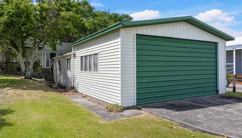 100 Charleston Avenue, Whangamata