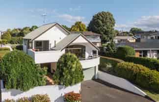 2 Mahoe Street, Matua