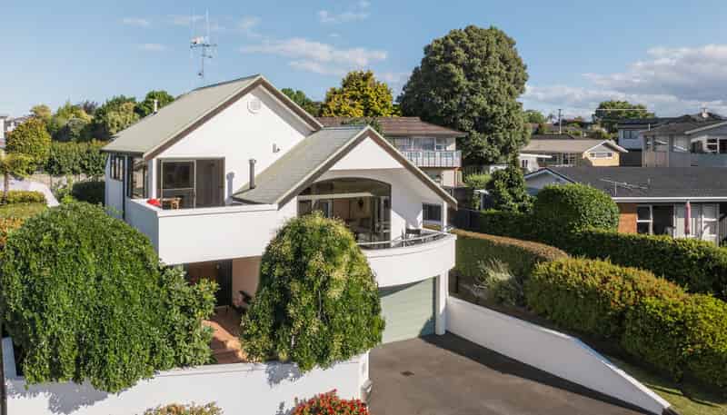 2 Mahoe Street, Matua