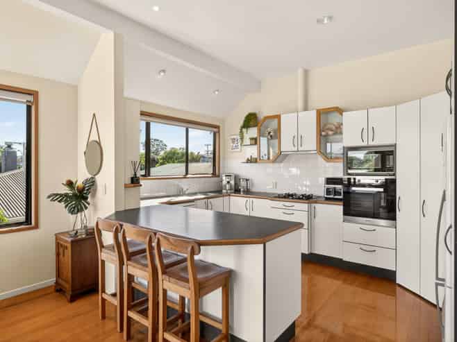 2 Mahoe Street, Matua