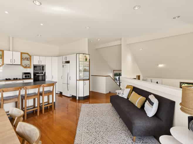 2 Mahoe Street, Matua