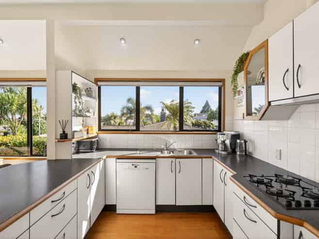 2 Mahoe Street, Matua