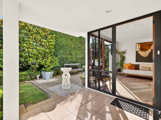 2 Mahoe Street, Matua