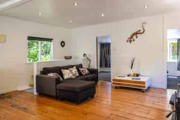 2 Te Toki Road, Palm Beach