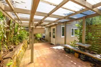 2 Te Toki Road, Palm Beach