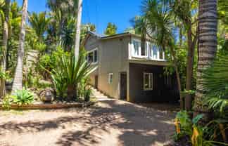 2 Te Toki Road, Palm Beach