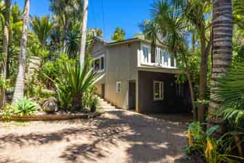 2 Te Toki Road, Palm Beach