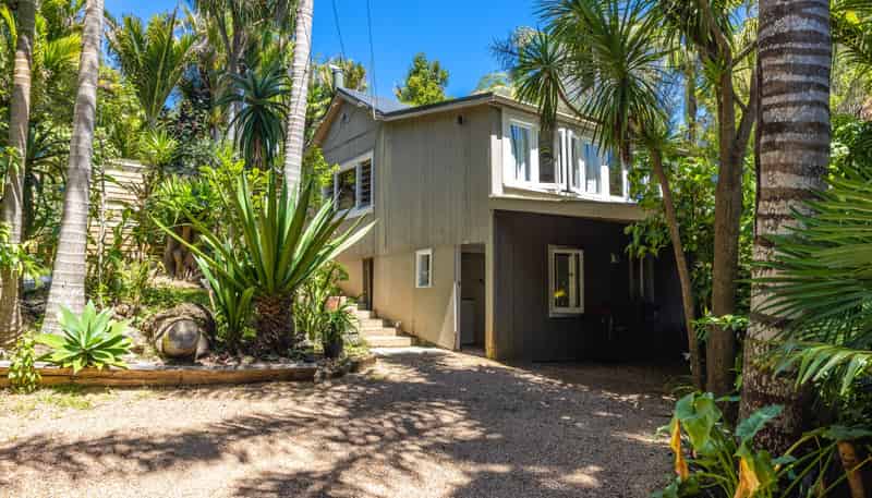 2 Te Toki Road, Palm Beach