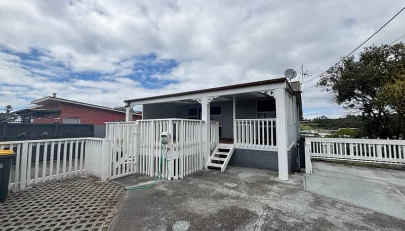 7 Totara Road, Stanmore Bay