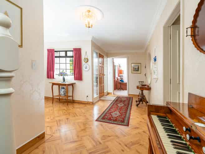 2 Lavinia Grove, Waikanae Beach