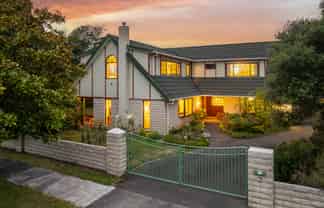 2 Lavinia Grove, Waikanae Beach