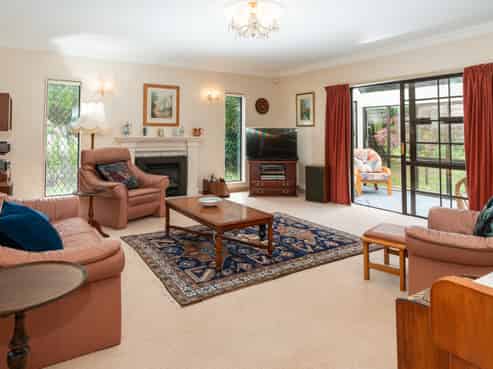 2 Lavinia Grove, Waikanae Beach