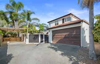 2/13 Stoneleigh Court, Sunnynook