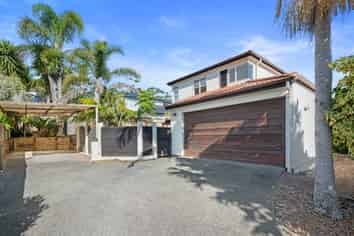 2/13 Stoneleigh Court, Sunnynook