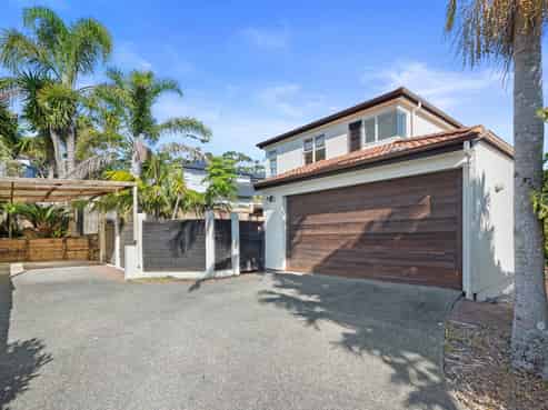 2/13 Stoneleigh Court, Sunnynook