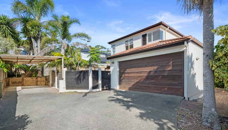 2/13 Stoneleigh Court, Sunnynook