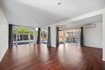 2/13 Stoneleigh Court, Sunnynook