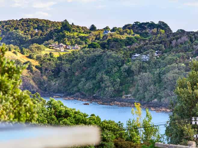 11 Hillside Crescent, Matheson Bay, Leigh