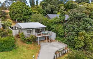 11 Hillside Crescent, Matheson Bay, Leigh