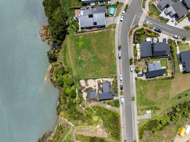 41 Omahina Street, Raglan